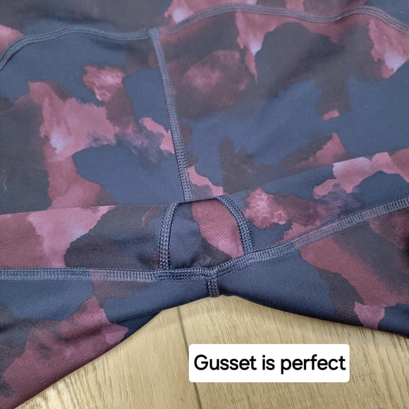 All in Motion Leggings Size XL Navy Blue Purple Abstract Floral Pockets 7/8 L - Picture 9 of 10